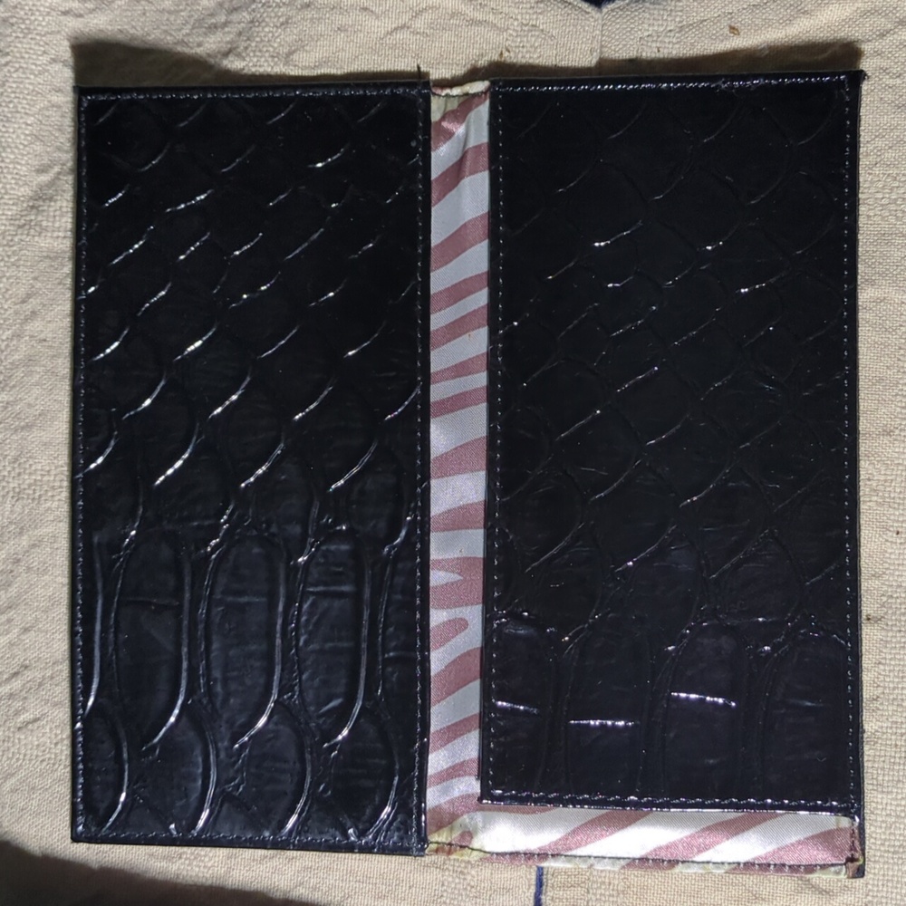 Guess Black Wallet with Silver Clasp And Guess Key Tags Now Only $25 - Picture 11 of 14